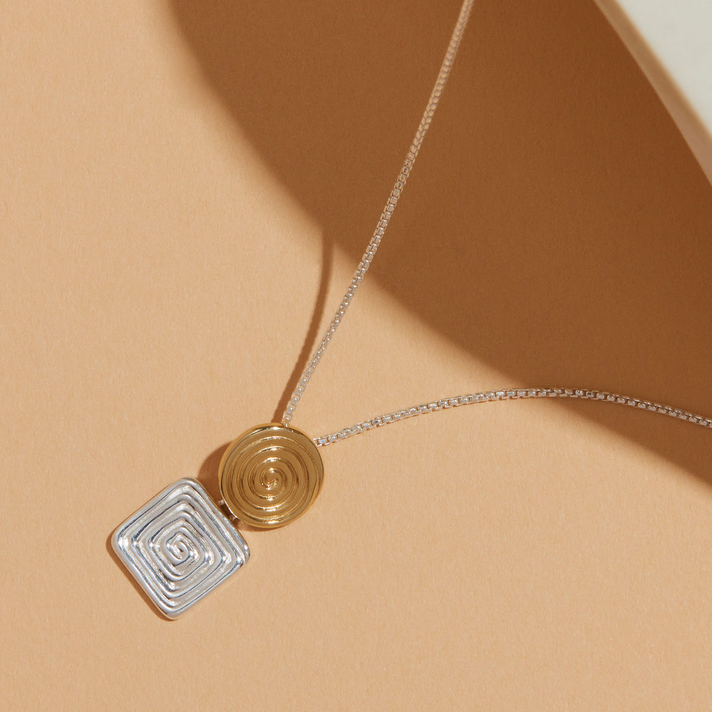 Najo Two-Tone Labyrinthe Pendant
